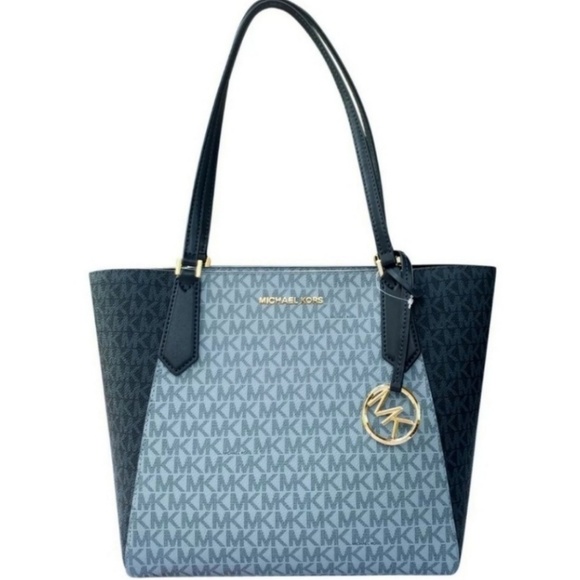 Michael Kors Handbags - ⚠LAST ONE⚠️ Michael Kors Kimberly Small Tote